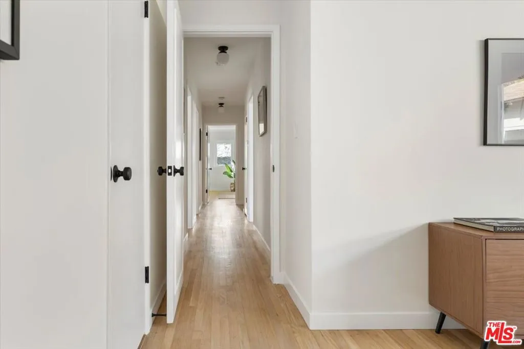 6945 Cedros Avenue, Van Nuys, California 91405 home-pic-17